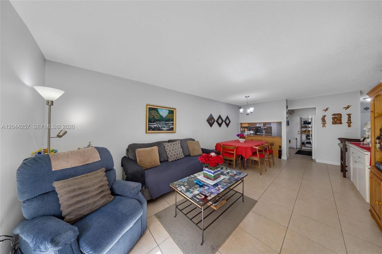 1950 W 54th St, Unit 206, Hialeah, FL 33012 Photo