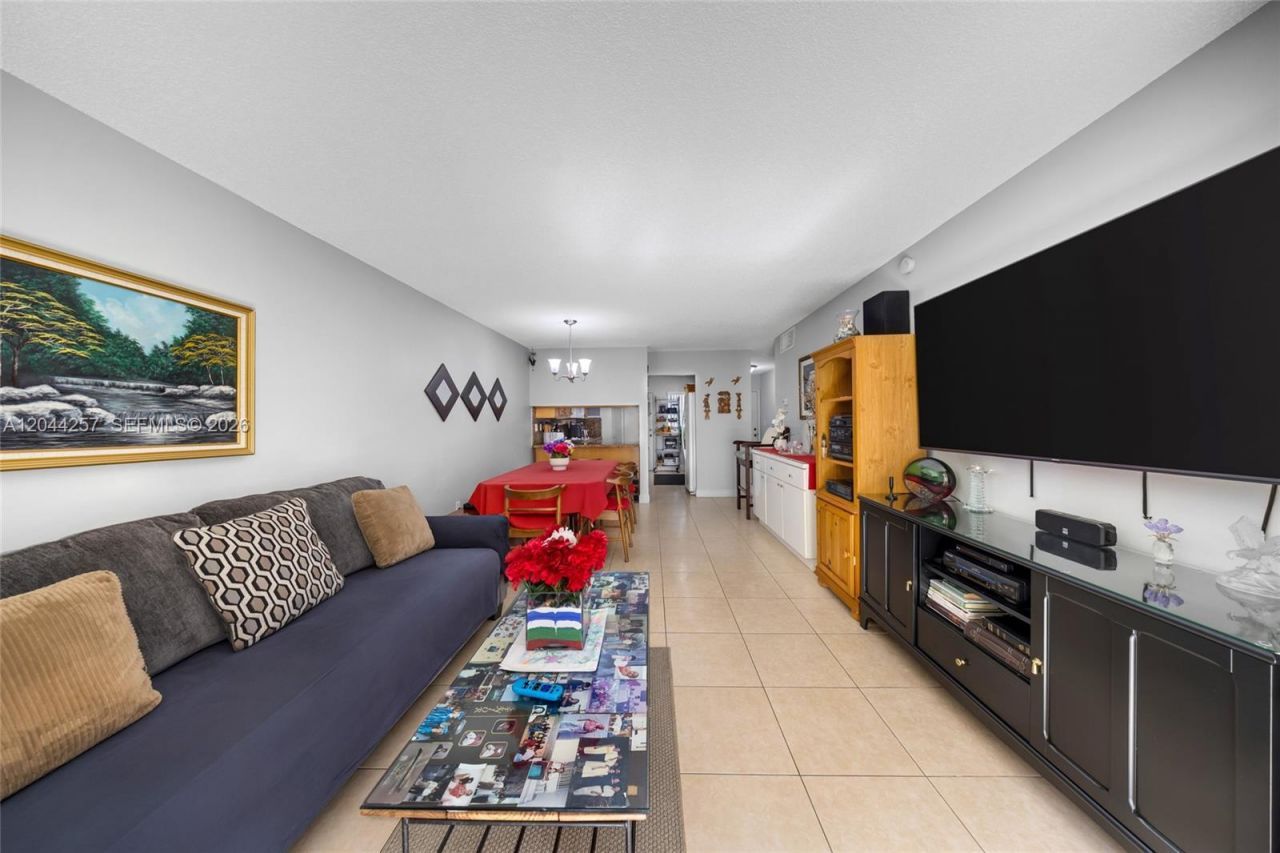 1950 W 54th St, Unit 206, Hialeah, FL 33012 Photo