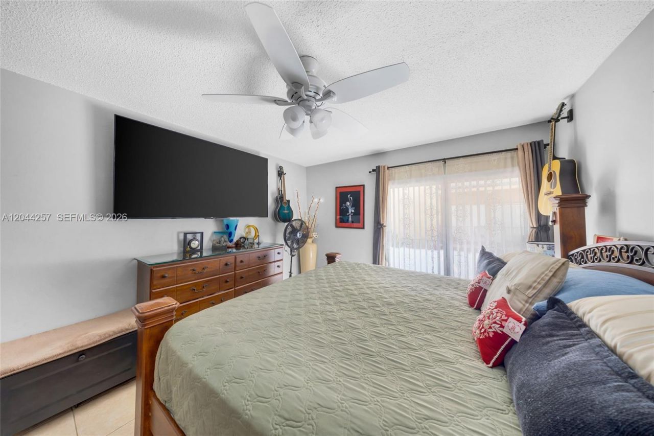 1950 W 54th St, Unit 206, Hialeah, FL 33012 Photo