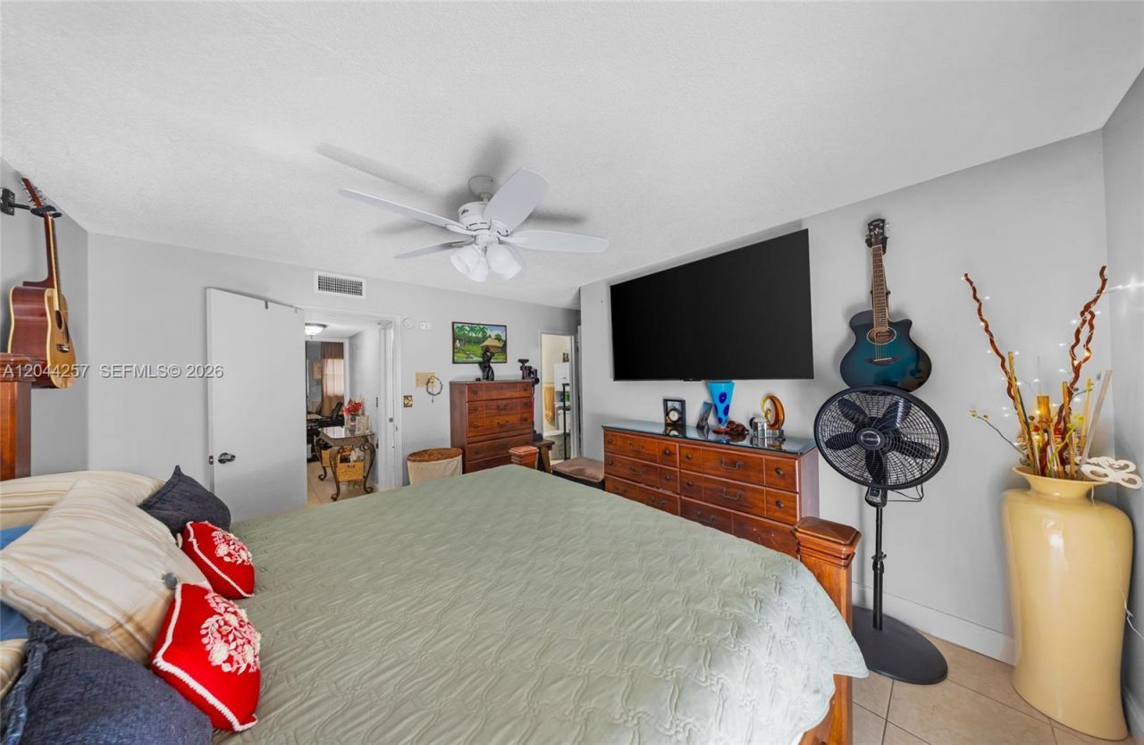 1950 W 54th St, Unit 206, Hialeah, FL 33012 Photo