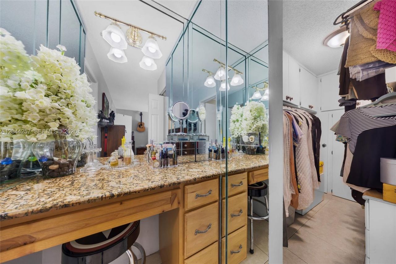 1950 W 54th St, Unit 206, Hialeah, FL 33012 Photo