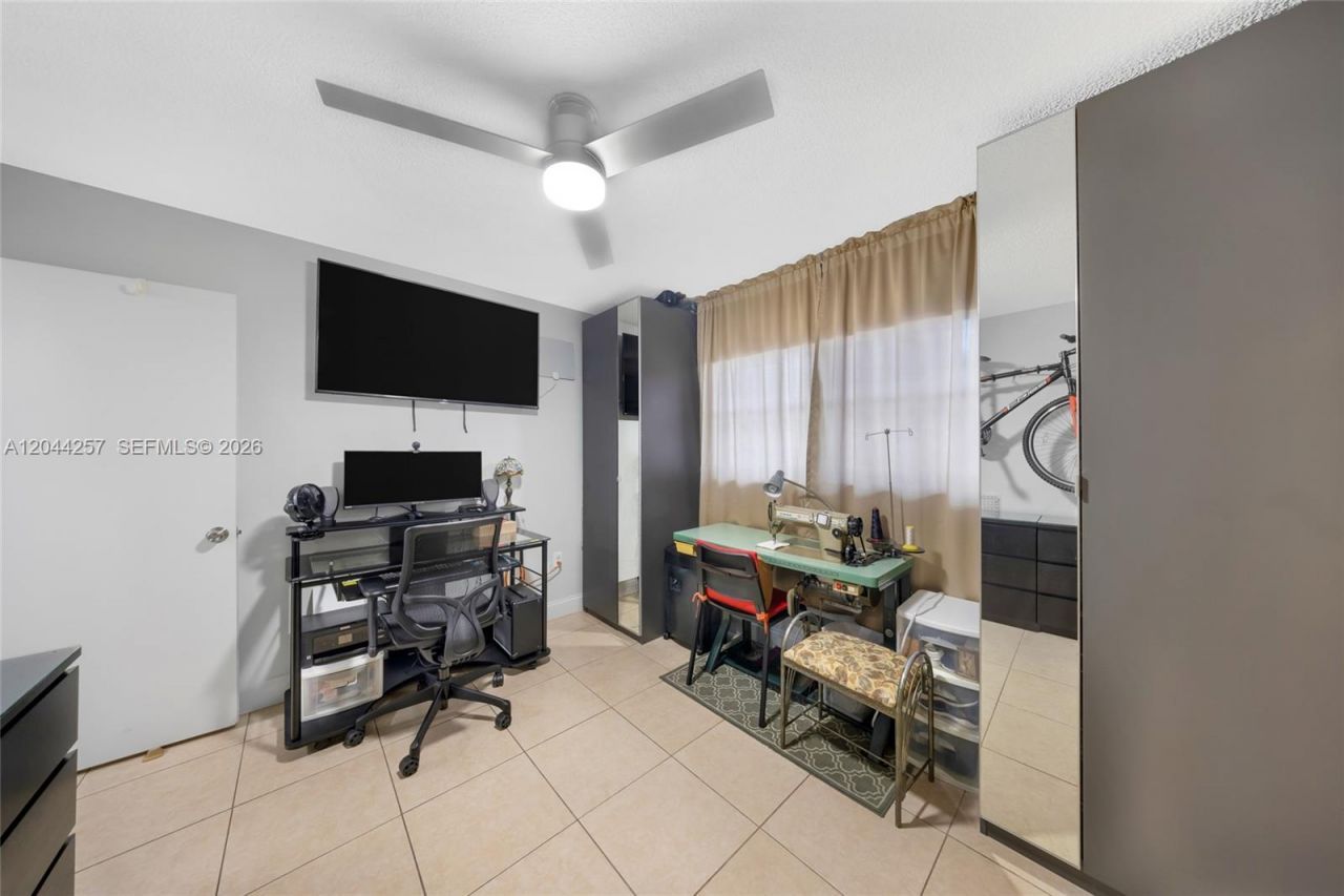 1950 W 54th St, Unit 206, Hialeah, FL 33012 Photo