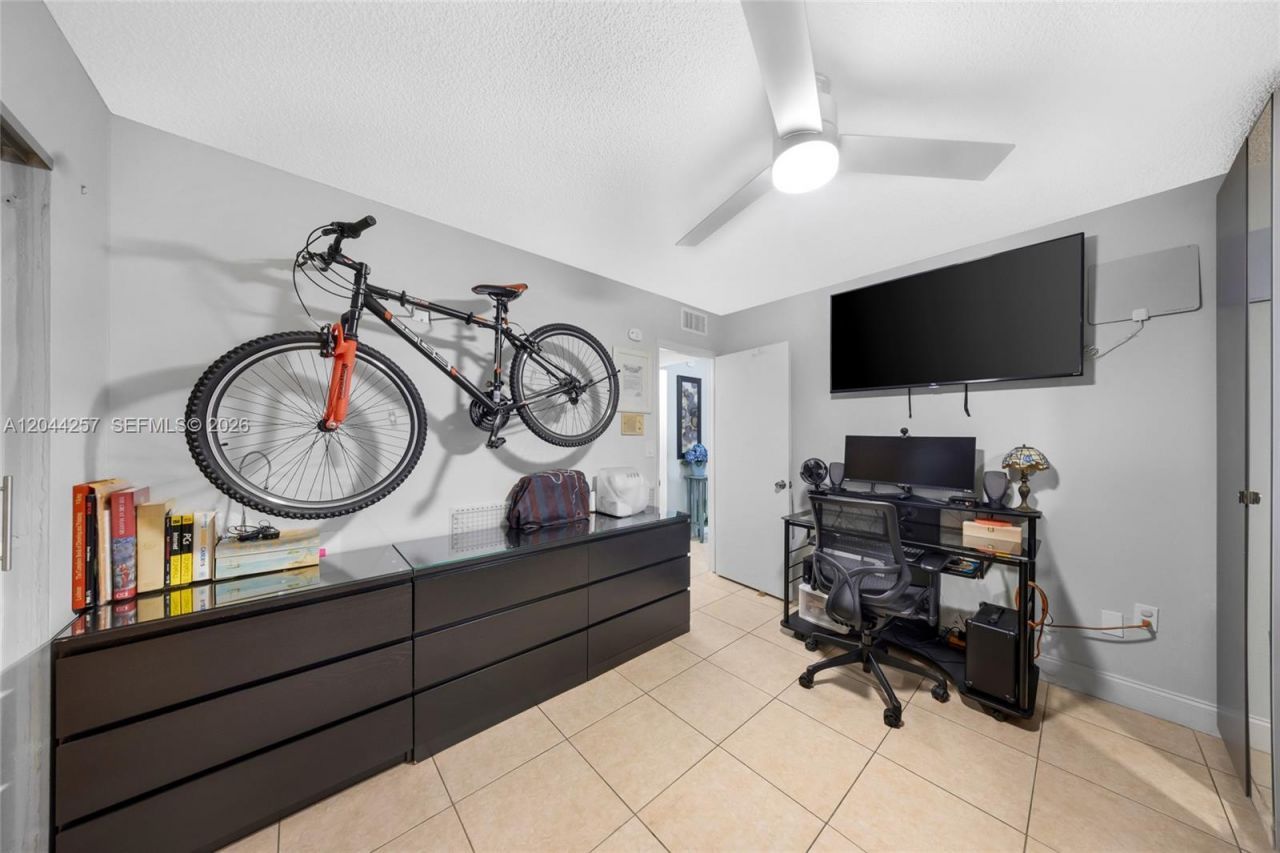 1950 W 54th St, Unit 206, Hialeah, FL 33012 Photo