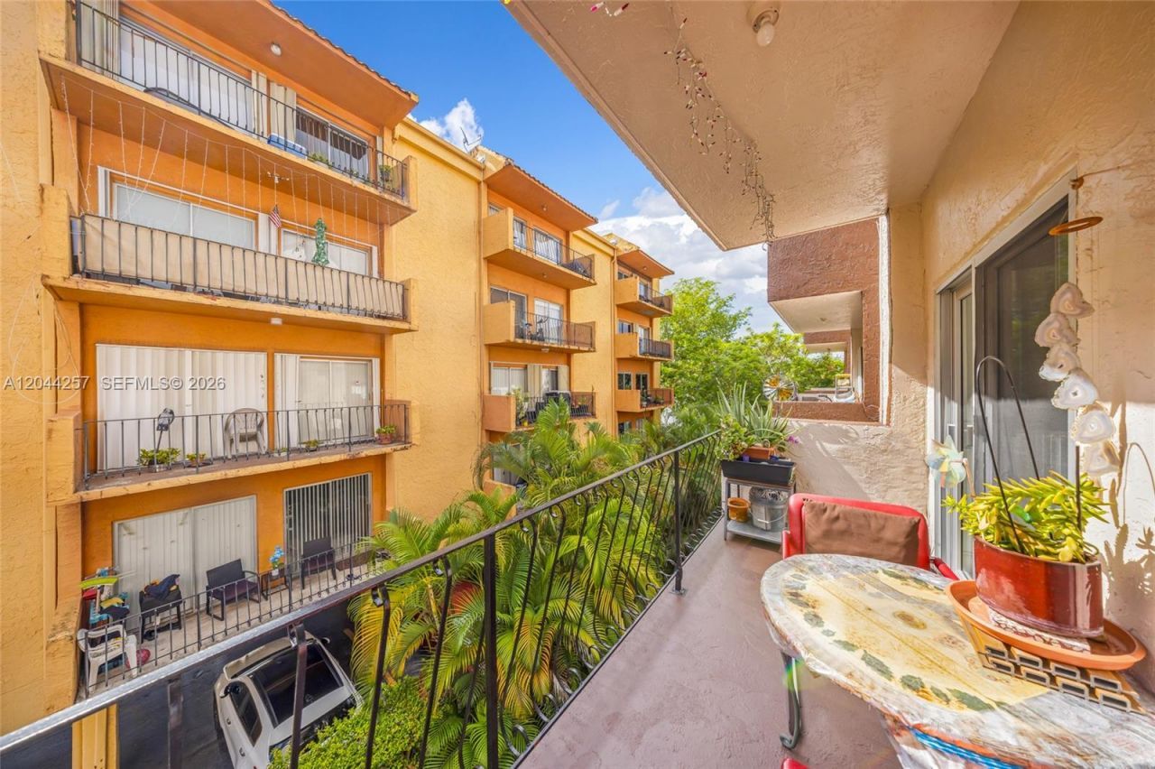 1950 W 54th St, Unit 206, Hialeah, FL 33012 Photo