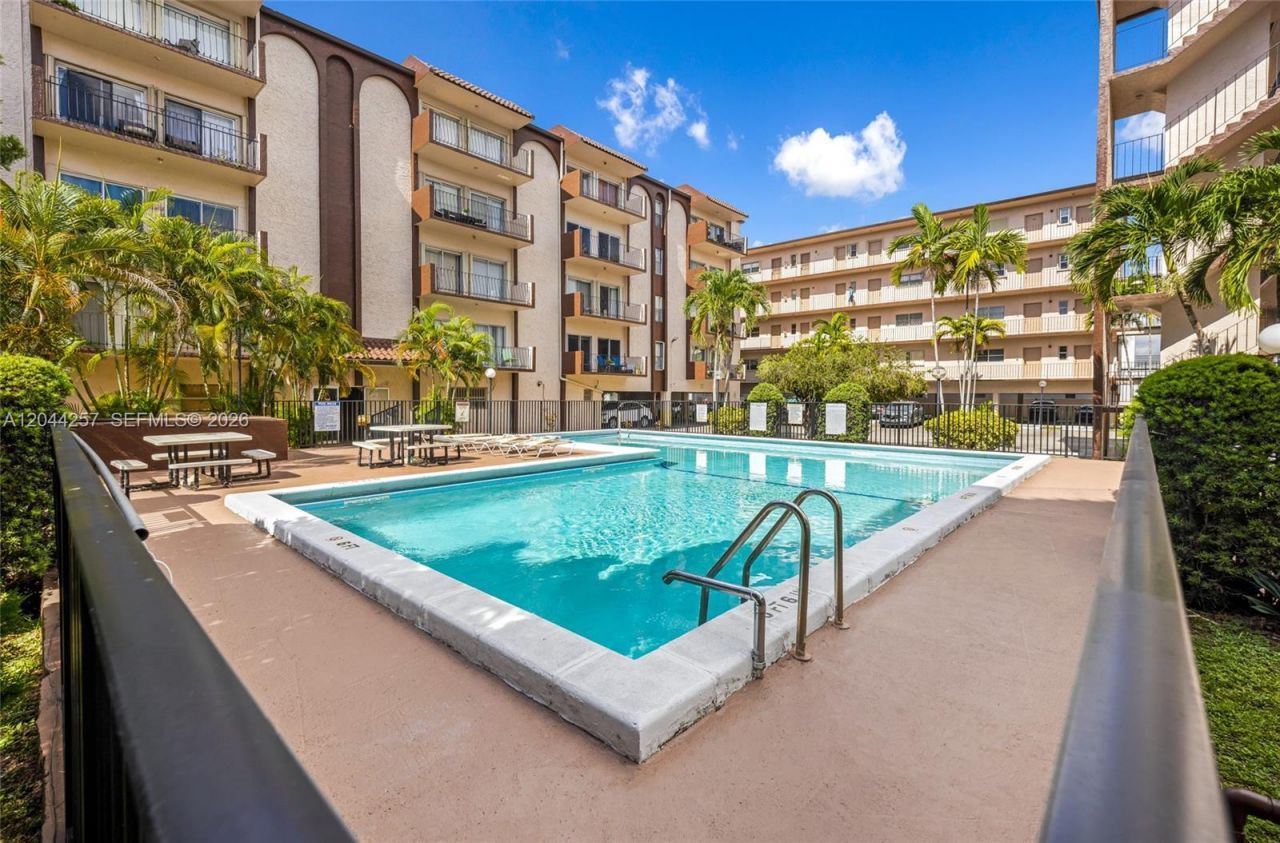 1950 W 54th St, Unit 206, Hialeah, FL 33012 Photo