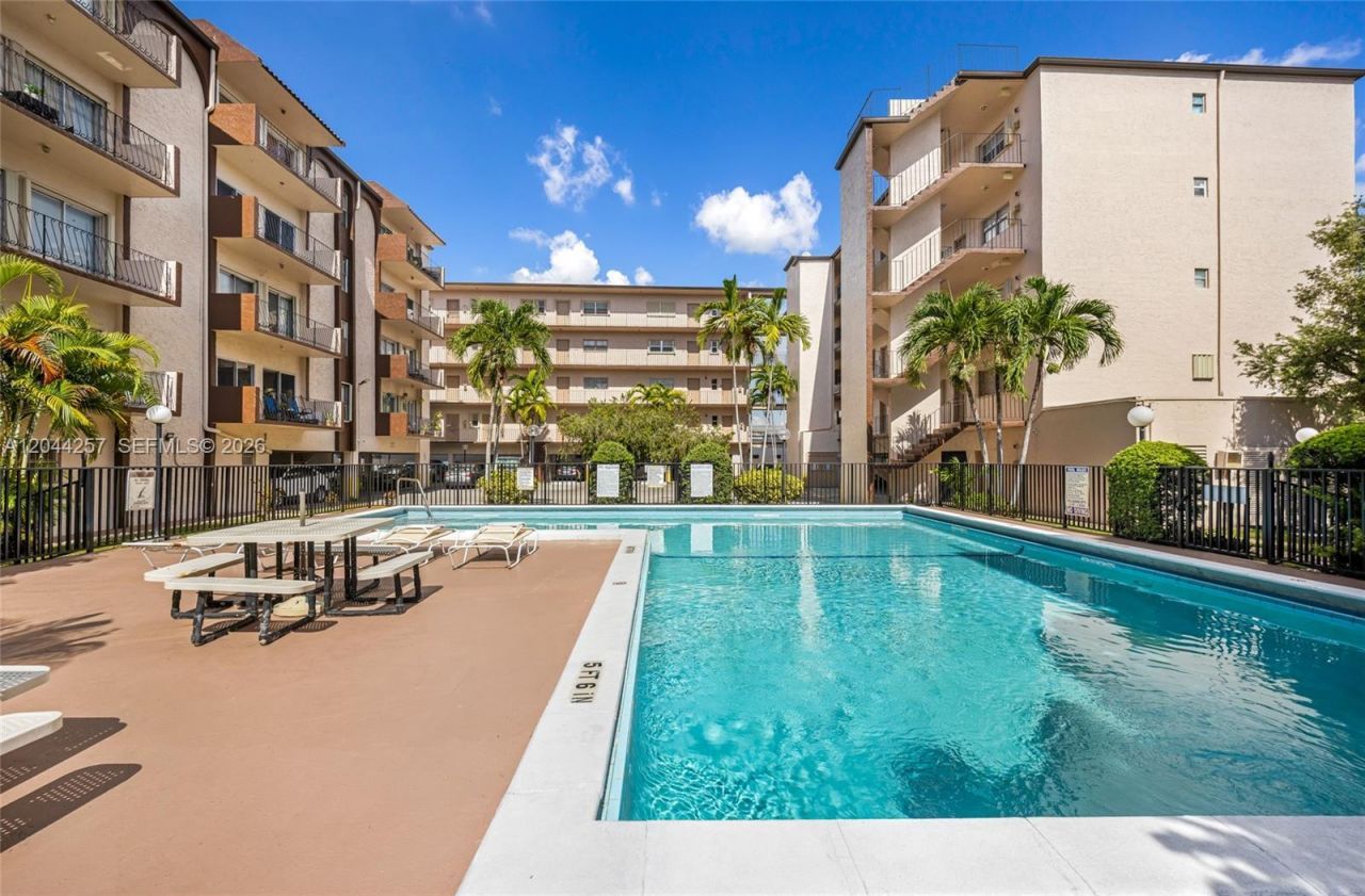 1950 W 54th St, Unit 206, Hialeah, FL 33012 Photo