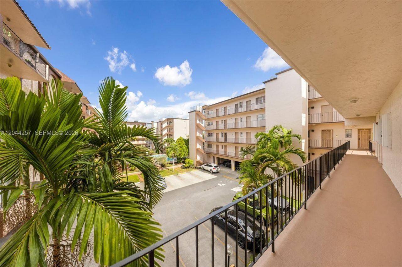 1950 W 54th St, Unit 206, Hialeah, FL 33012 Photo