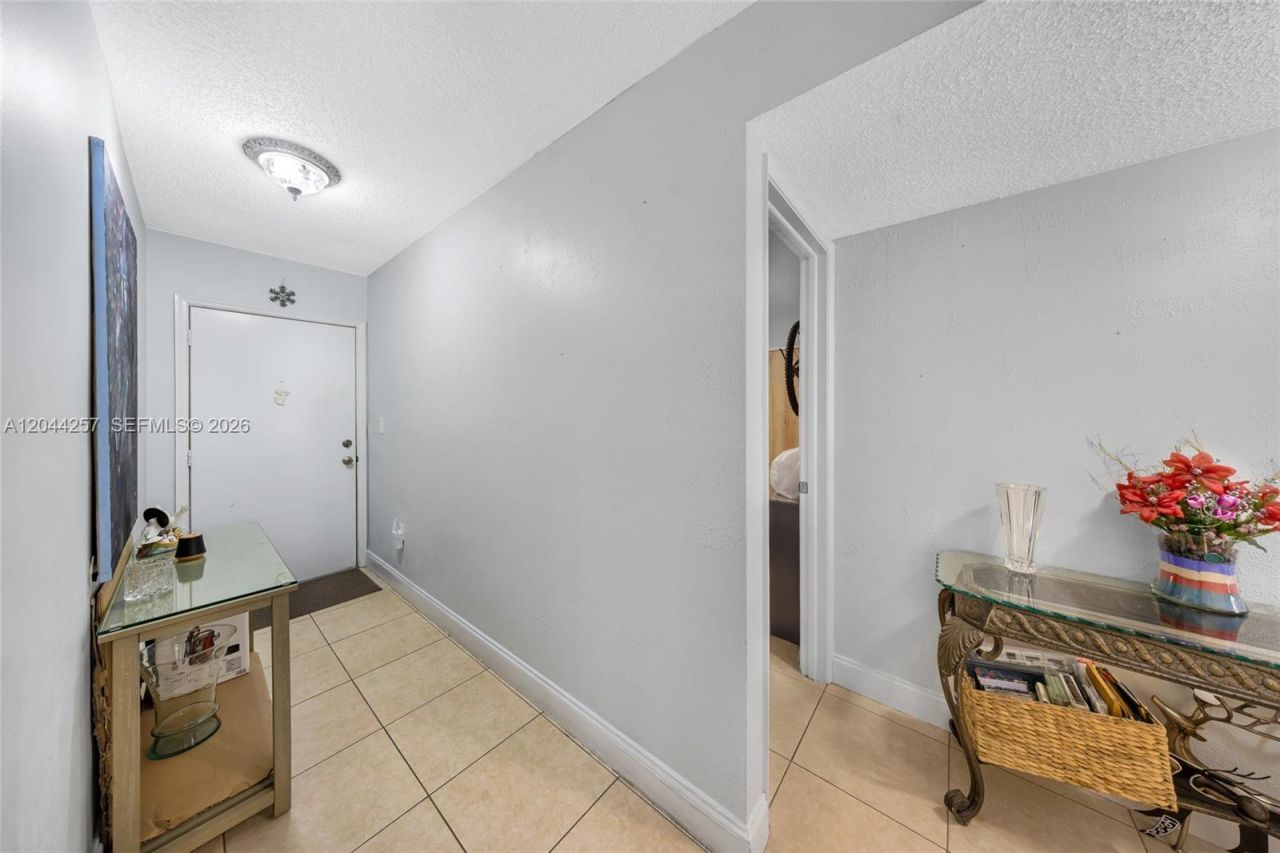 1950 W 54th St, Unit 206, Hialeah, FL 33012 Photo