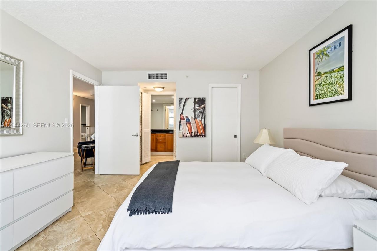 6917 Collins Ave, Unit 1012, Miami Beach, FL 33141 Photo