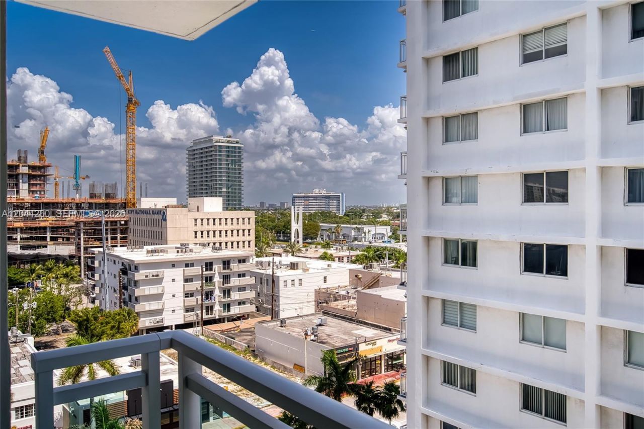 6917 Collins Ave, Unit 1012, Miami Beach, FL 33141 Photo