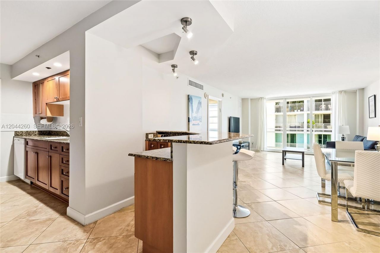6917 Collins Ave, Unit 1012, Miami Beach, FL 33141 Photo