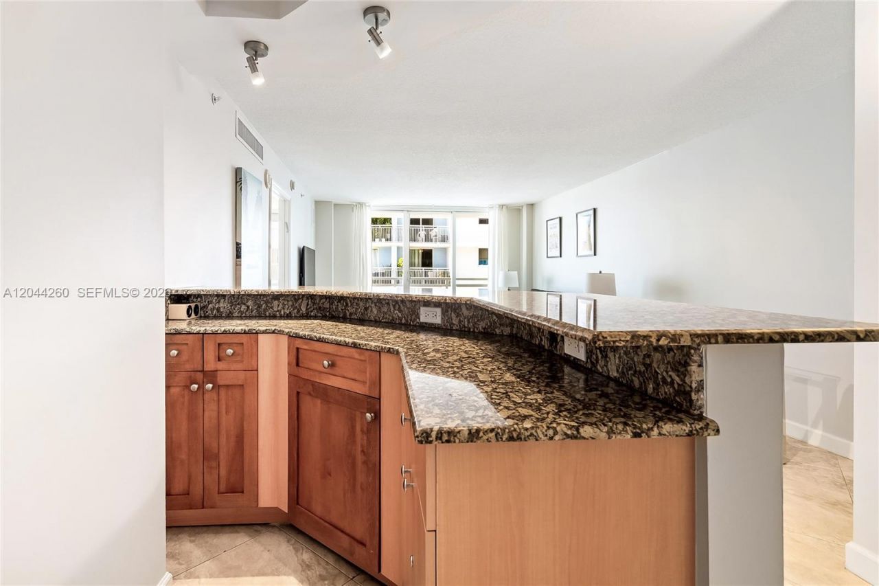 6917 Collins Ave, Unit 1012, Miami Beach, FL 33141 Photo
