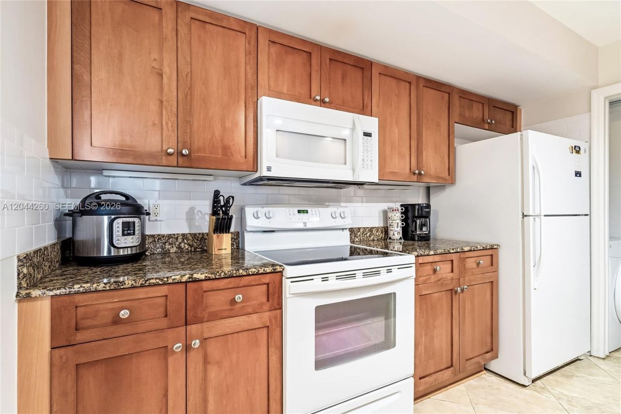 6917 Collins Ave, Unit 1012, Miami Beach, FL 33141 Photo