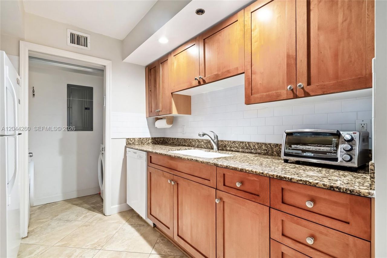 6917 Collins Ave, Unit 1012, Miami Beach, FL 33141 Photo