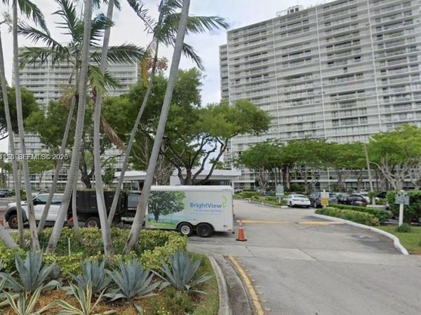 3701 N Country Club Dr , Unit 207, Aventura, FL 33180