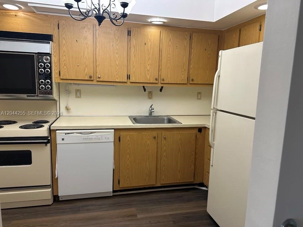 3701 N Country Club Dr , Unit 207, Aventura, FL 33180 Photo
