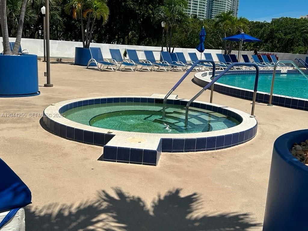 3701 N Country Club Dr , Unit 207, Aventura, FL 33180 Photo