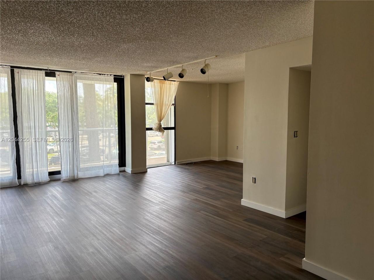 3701 N Country Club Dr , Unit 207, Aventura, FL 33180 Photo