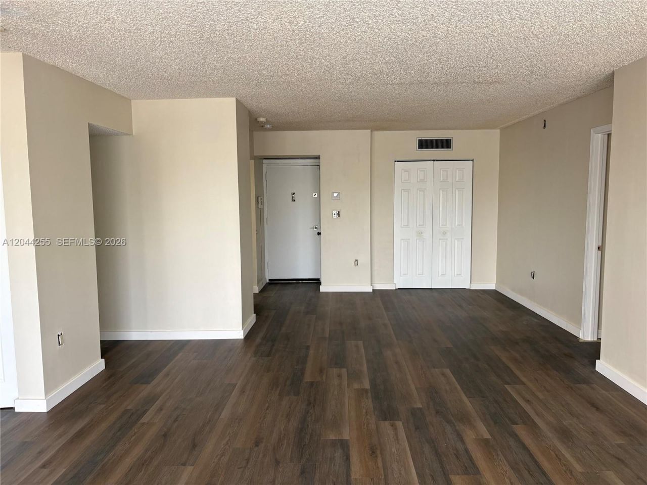 3701 N Country Club Dr , Unit 207, Aventura, FL 33180 Photo