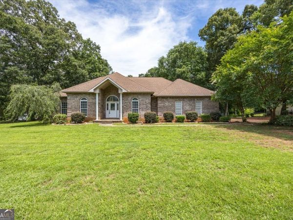 156 Henry Drive, Gray, GA 31032