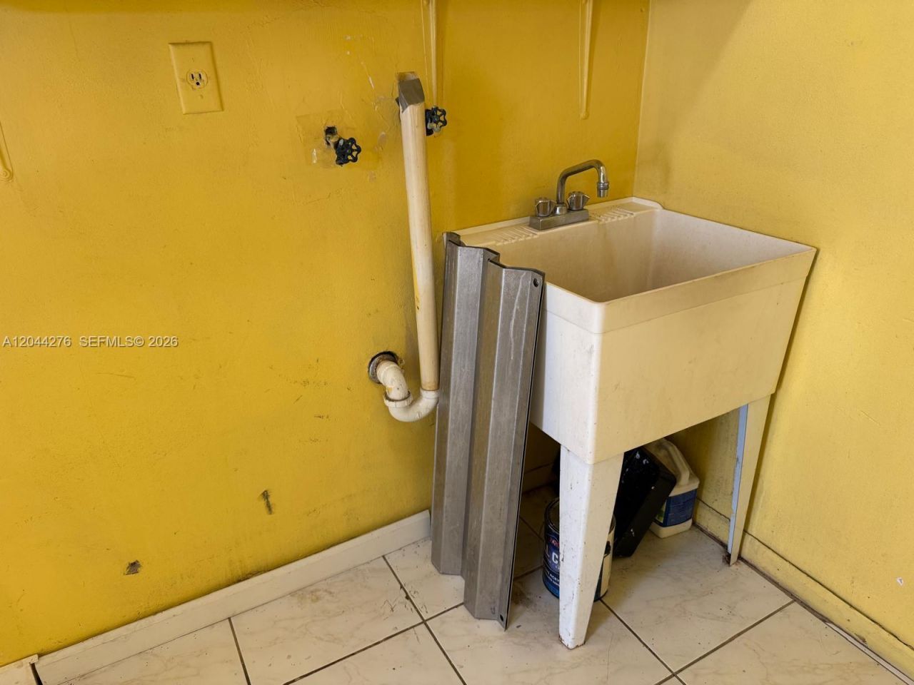 2428 NW 82nd St , Unit 2428, Miami, FL 33147 Photo