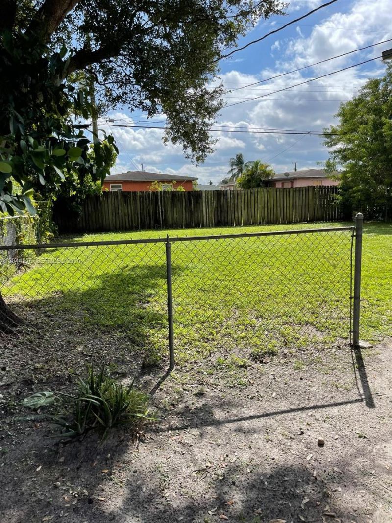 2428 NW 82nd St , Unit 2428, Miami, FL 33147 Photo