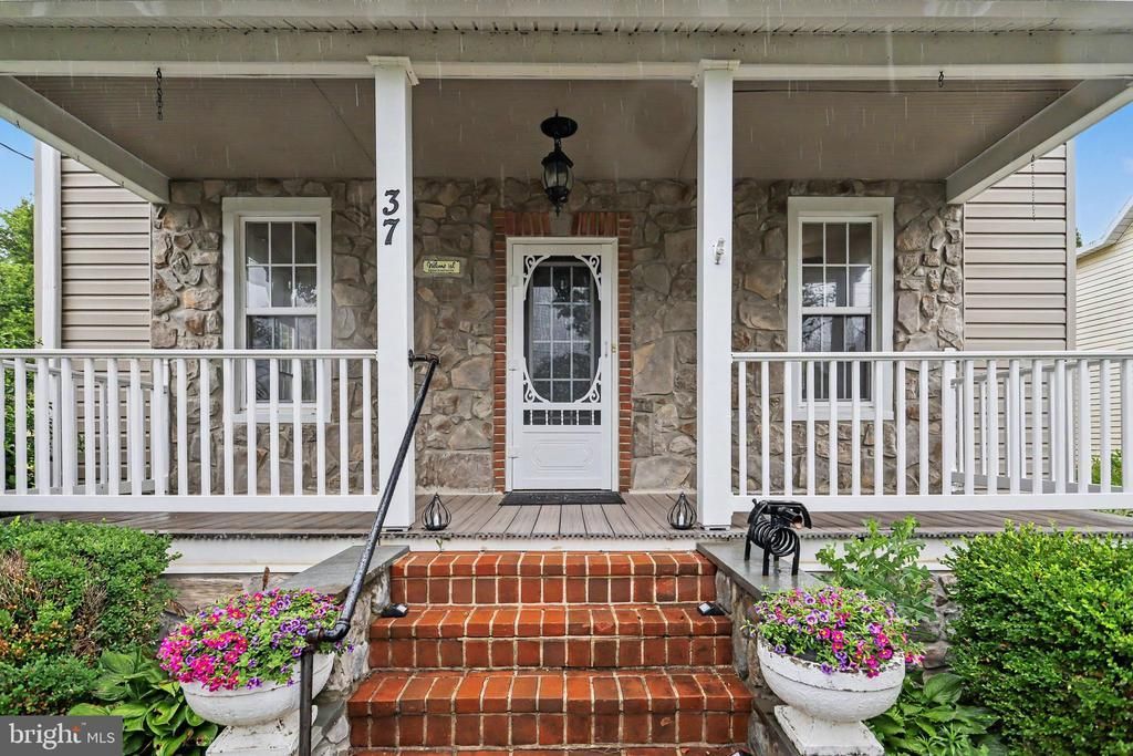 37 HIGH STREET , STEWARTSTOWN, PA 17363