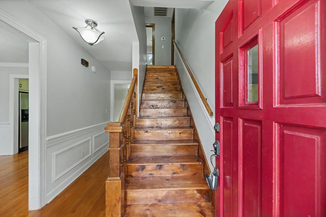 300 Eastover Circle Photo 2