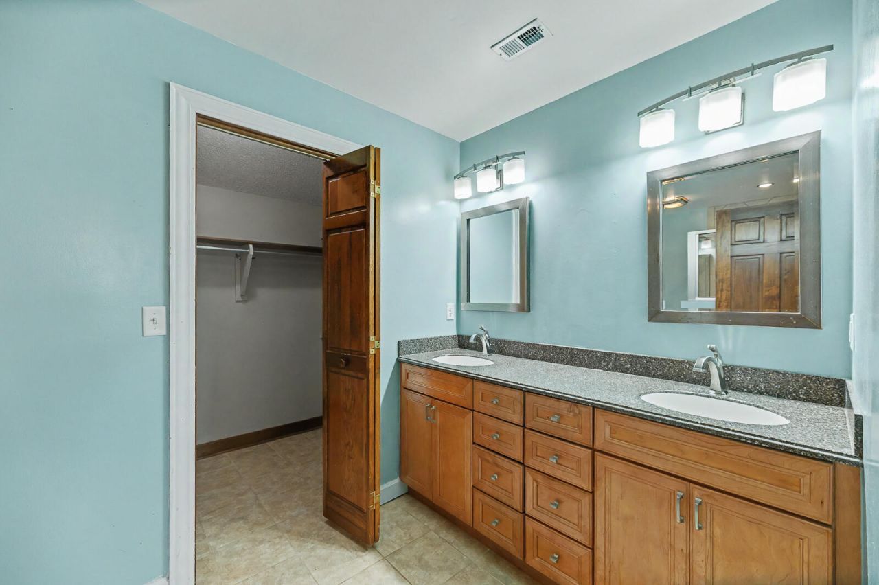 300 Eastover Circle Photo 20