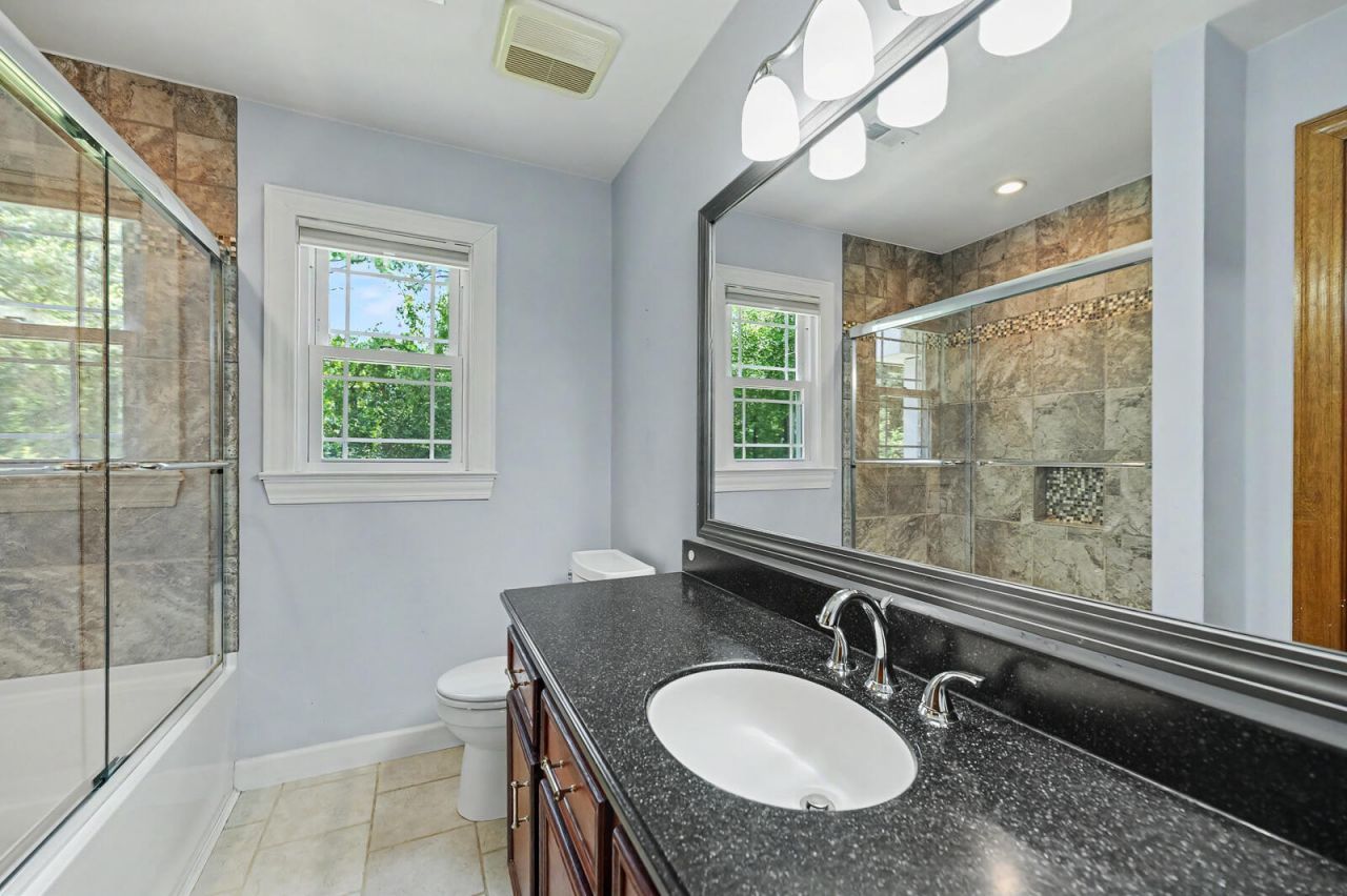 300 Eastover Circle Photo 24