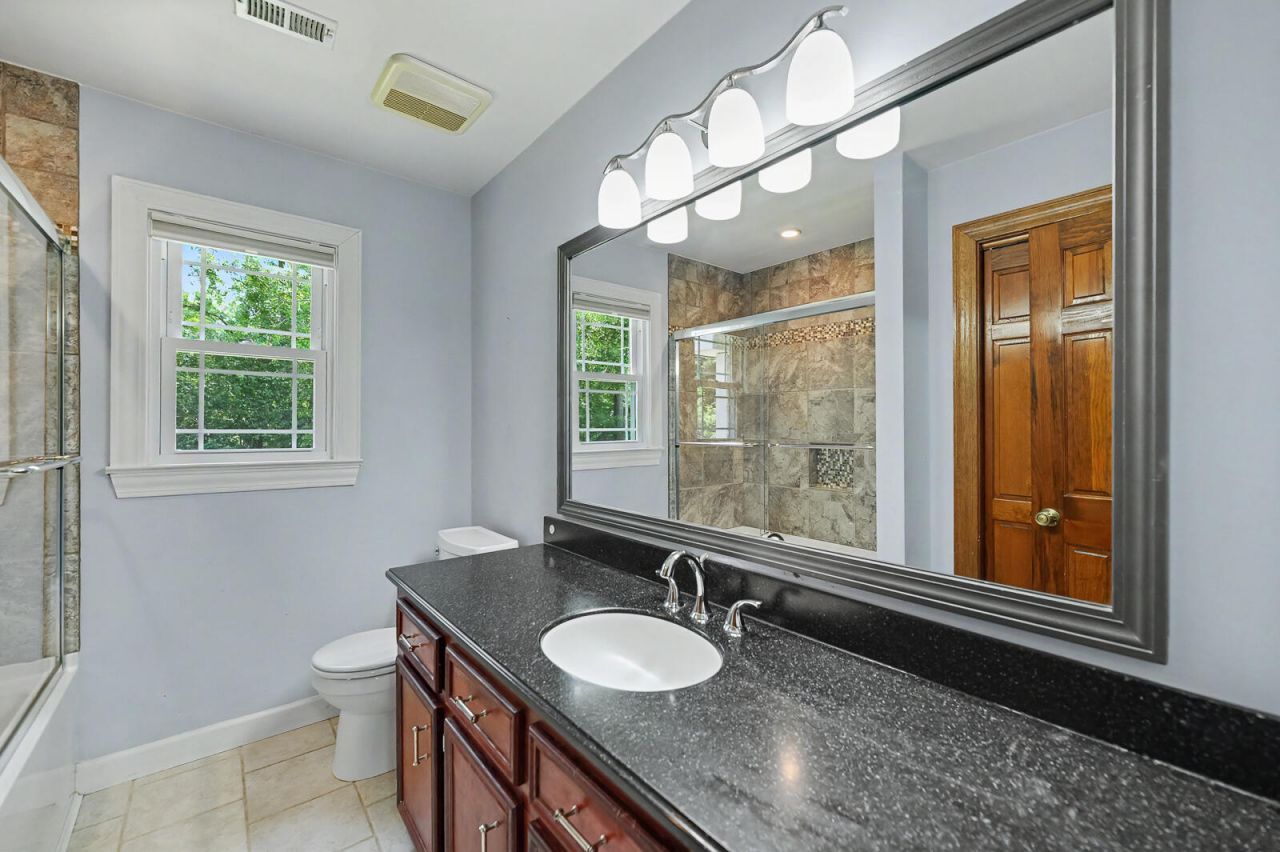 300 Eastover Circle Photo 25
