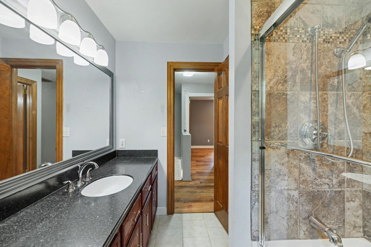 300 Eastover Circle Photo 26