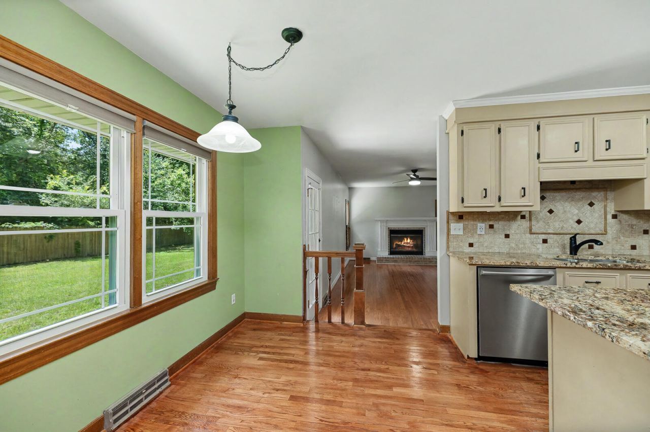 300 Eastover Circle Photo 9