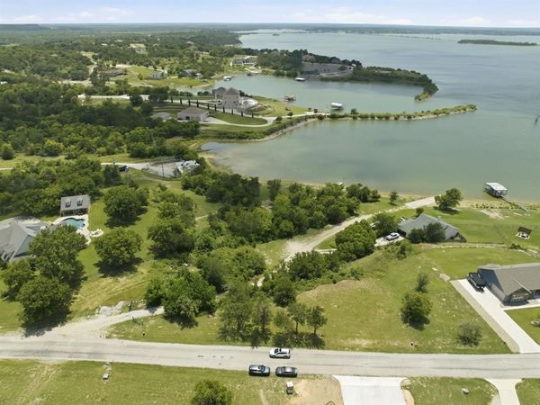 000 Twin Hills Road, Lake Bridgeport, TX 76426