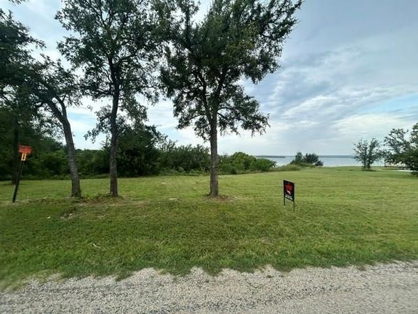 000 Twin Hills Road, Lake Bridgeport, TX 76426