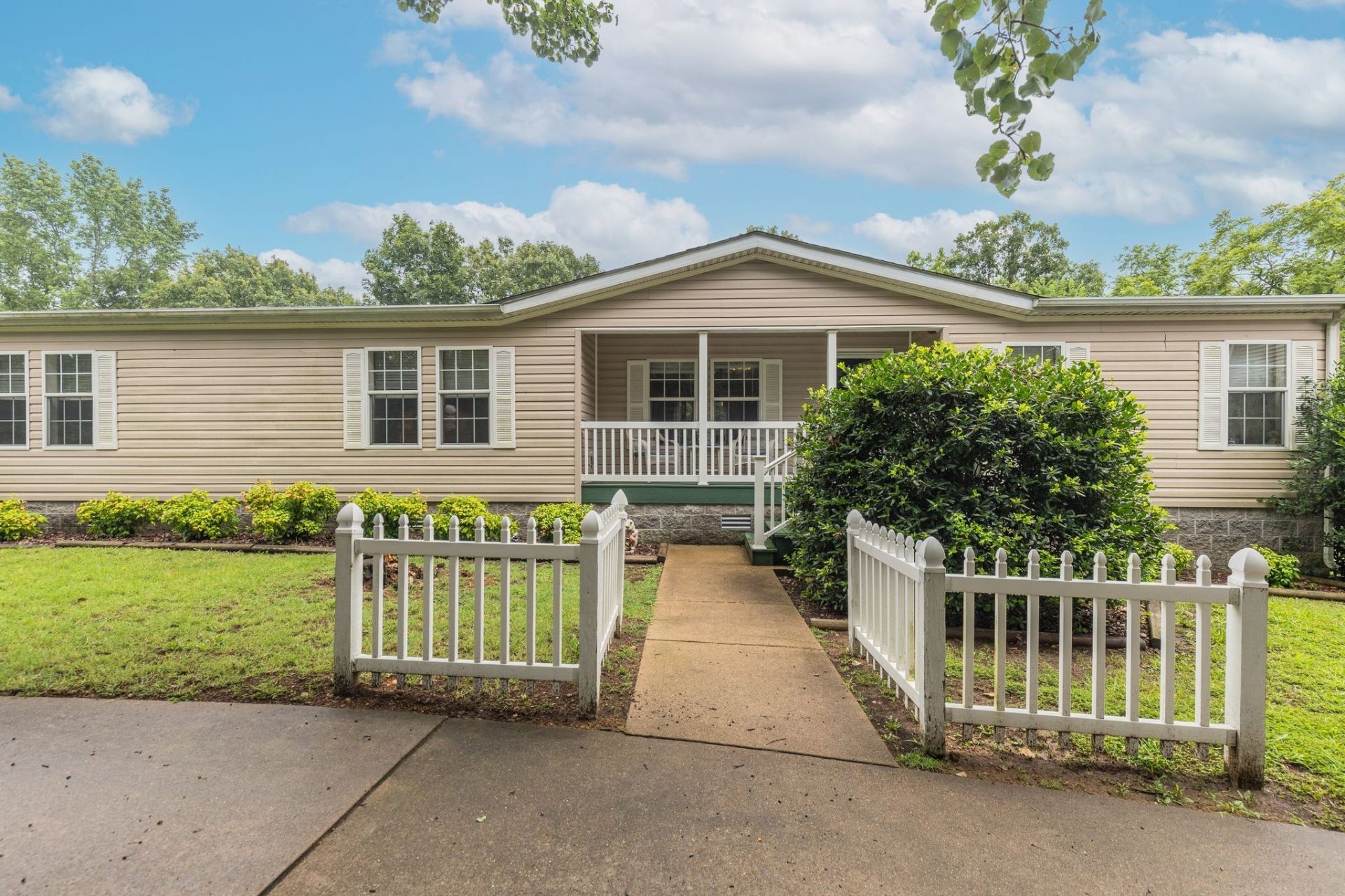 3895 Old Stewart Rd , Tennessee Ridge, TN 37178 Main Photo