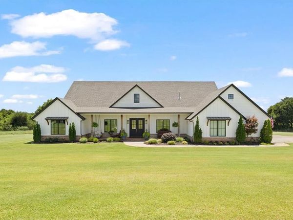 2560 S Sara Avenue, Blanchard, OK 73010