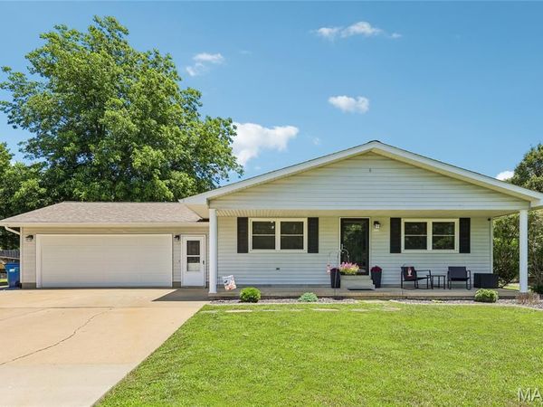 8 Frisse Court, Highland, IL 62249