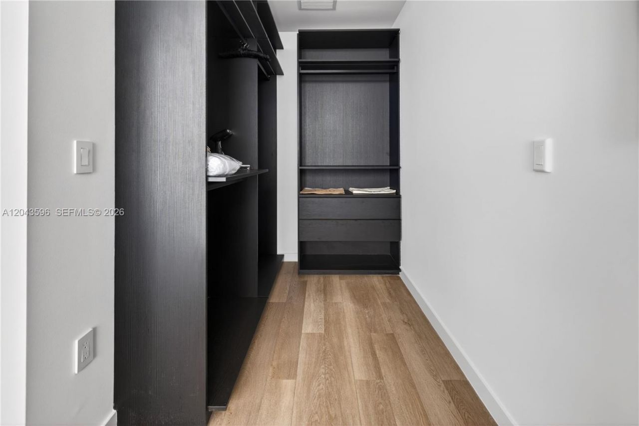 20 NE 11th , Unit 4702, Miami, FL 33132 Photo