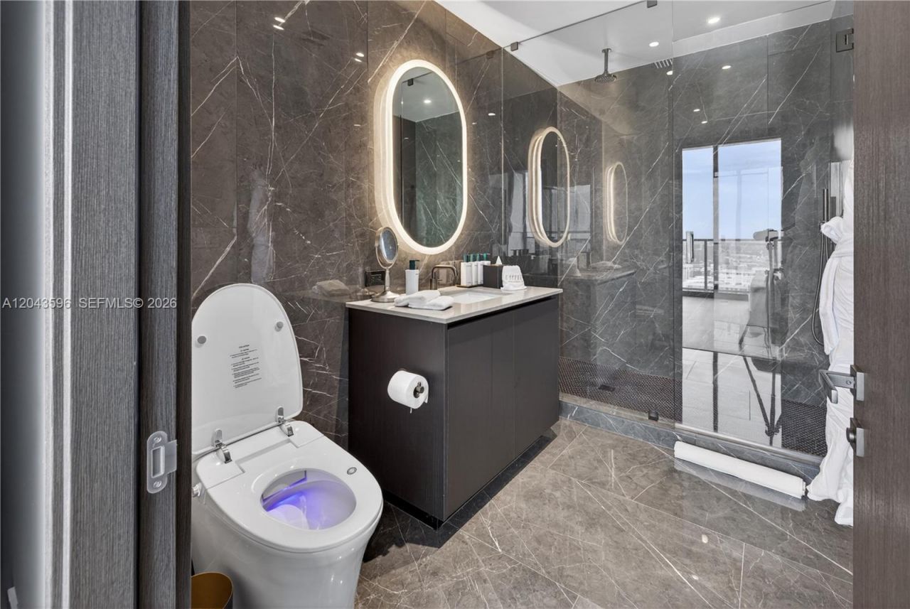 20 NE 11th , Unit 4702, Miami, FL 33132 Photo