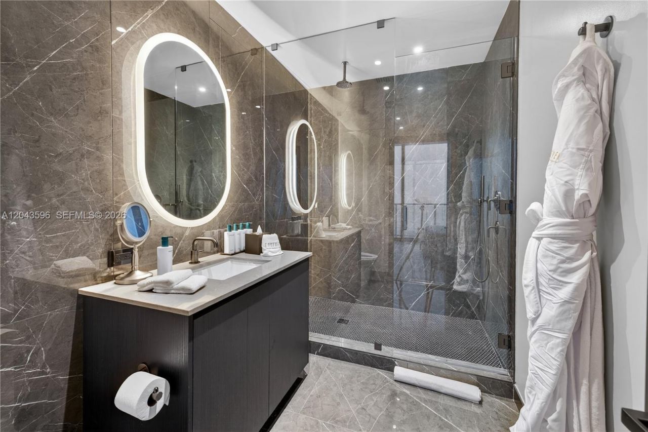 20 NE 11th , Unit 4702, Miami, FL 33132 Photo