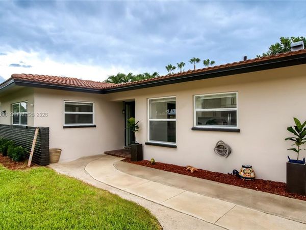 106 E Park Ln E, Hypoluxo, FL 33462
