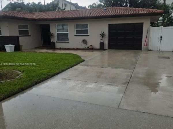 106 E Park Ln , Hypoluxo, FL 33462