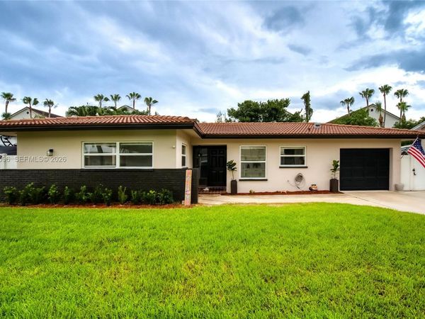 106 E Park Ln E, Hypoluxo, FL 33462