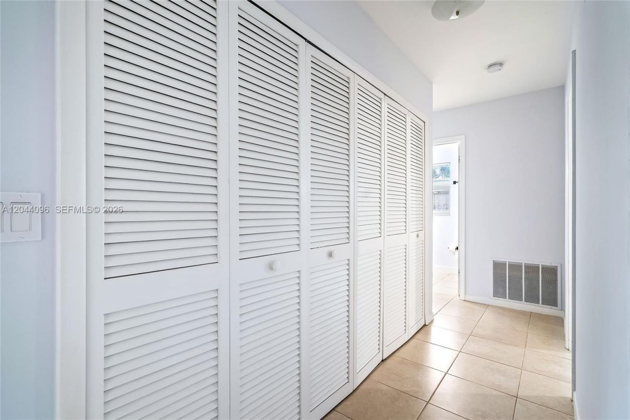 106 E Park Ln E, Hypoluxo, FL 33462 Photo
