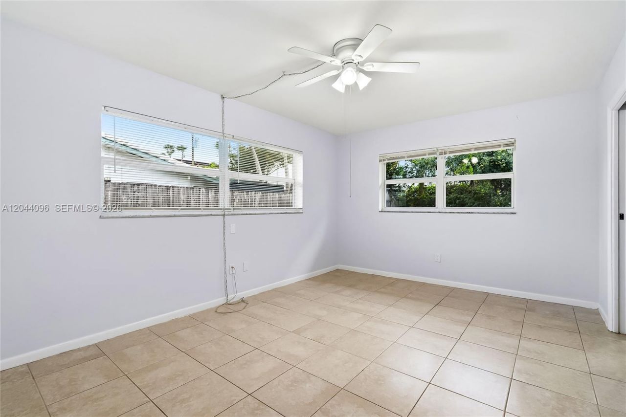 106 E Park Ln E, Hypoluxo, FL 33462 Photo