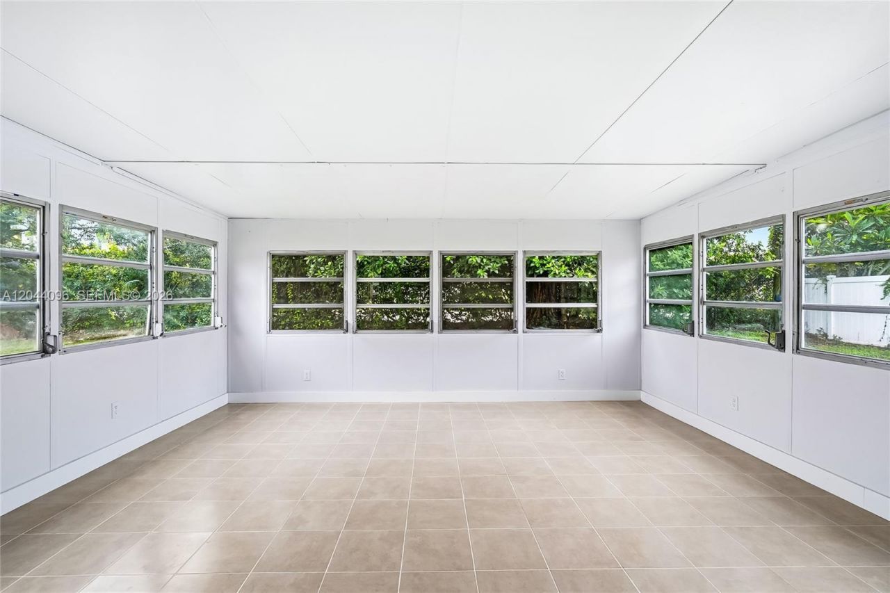 106 E Park Ln E, Hypoluxo, FL 33462 Photo