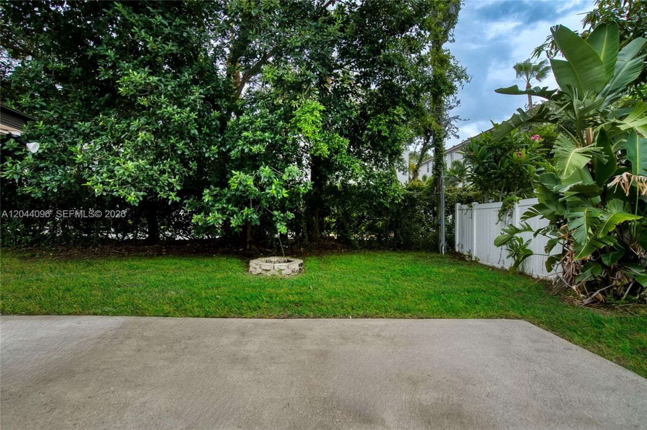 106 E Park Ln E, Hypoluxo, FL 33462 Photo