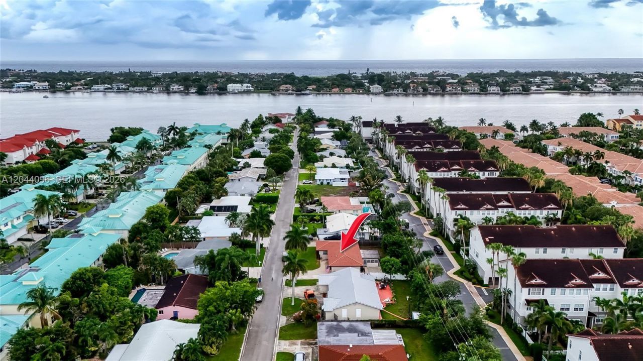 106 E Park Ln E, Hypoluxo, FL 33462 Photo