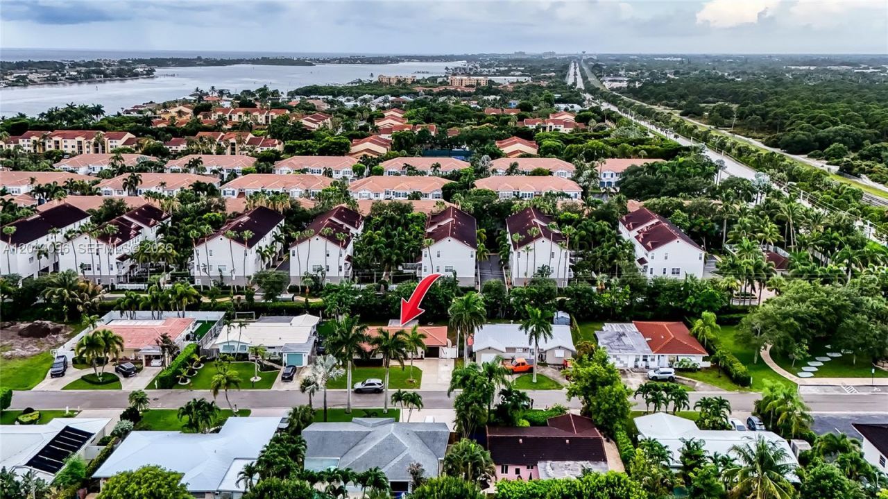106 E Park Ln E, Hypoluxo, FL 33462 Photo